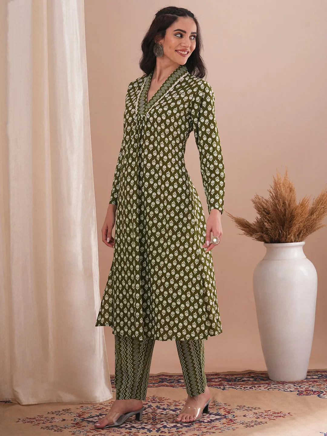 Ethnic Floral & Chevron Printed A-Line Kurta with Pant - Green